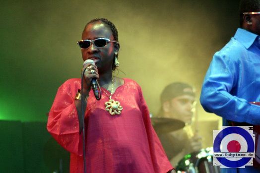 Amadou + Mariam (RMM) 11. Chiemsee Reggae Festival, Übersee - Main Stage 19. August 2005 (8).jpg